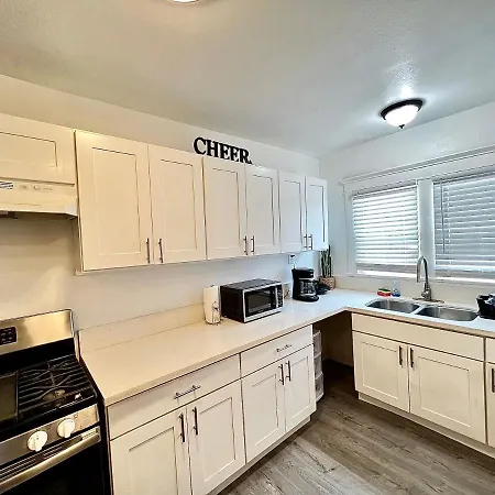 2 Bedroom Villa In Los Angeles